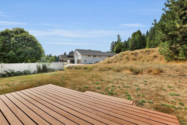 207 N McAvoy Ave, Newport, WA 99156