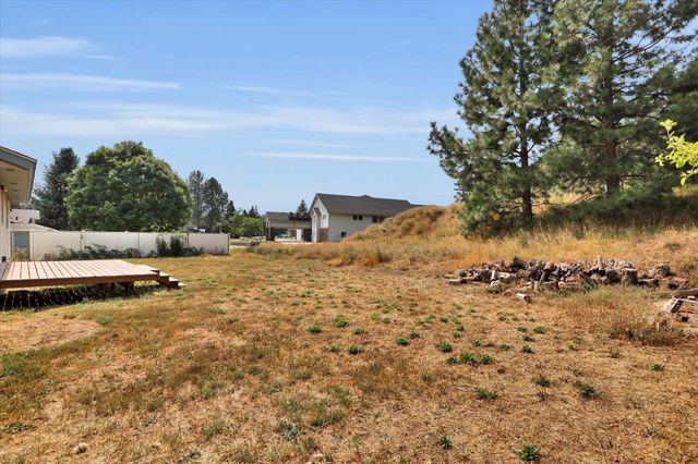 207 N McAvoy Ave, Newport, WA 99156