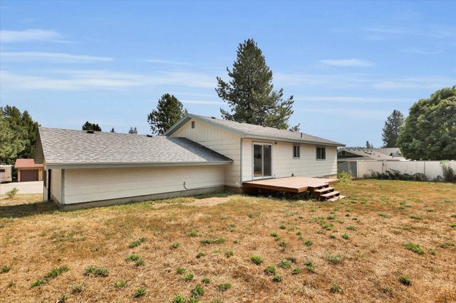 207 N McAvoy Ave, Newport, WA 99156
