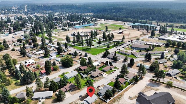 207 N McAvoy Ave, Newport, WA 99156