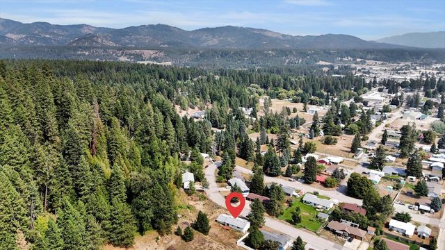 207 N McAvoy Ave, Newport, WA 99156