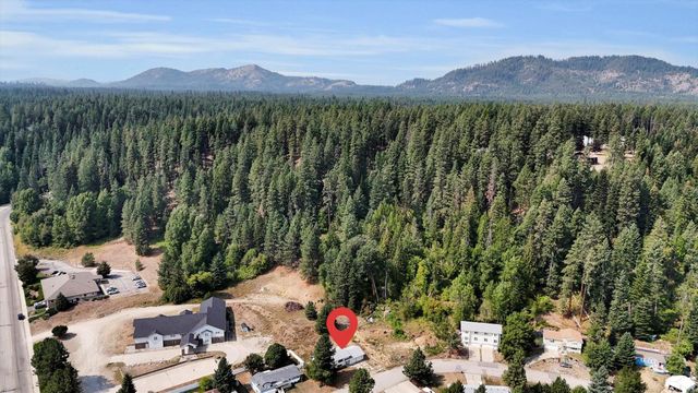 207 N McAvoy Ave, Newport, WA 99156