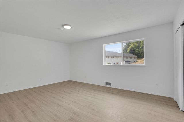 207 N McAvoy Ave, Newport, WA 99156