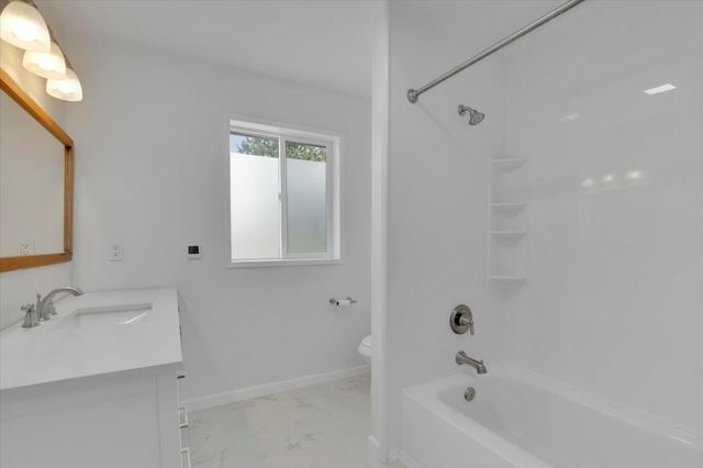 207 N McAvoy Ave, Newport, WA 99156