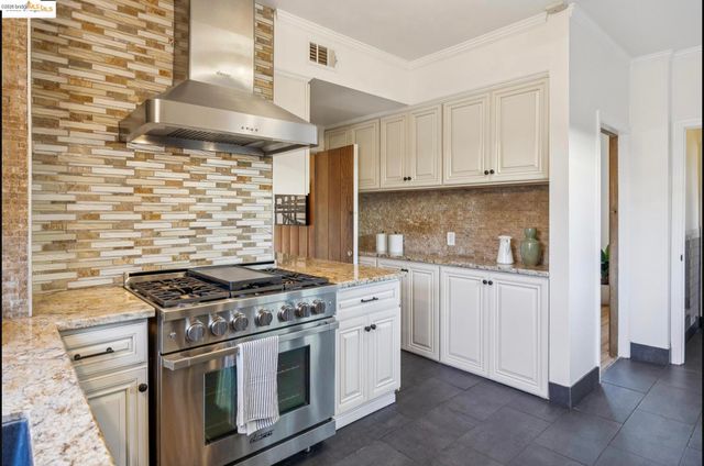 2749 E 17th St, Oakland, CA 94601