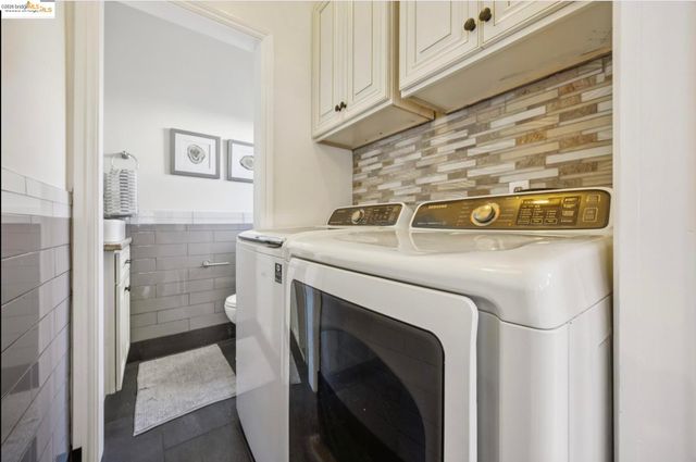 2749 E 17th St, Oakland, CA 94601