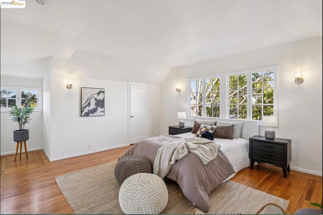 2749 E 17th St, Oakland, CA 94601