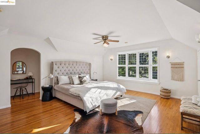 2749 E 17th St, Oakland, CA 94601