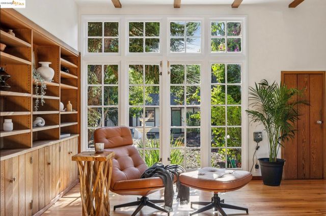 2749 E 17th St, Oakland, CA 94601