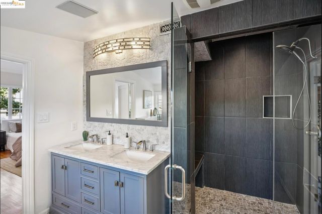 2749 E 17th St, Oakland, CA 94601