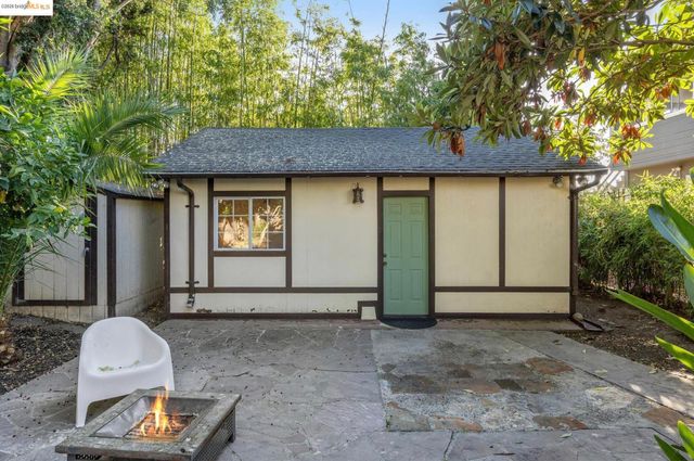 2749 E 17th St, Oakland, CA 94601