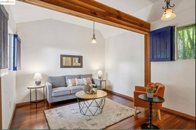 2749 E 17th St, Oakland, CA 94601