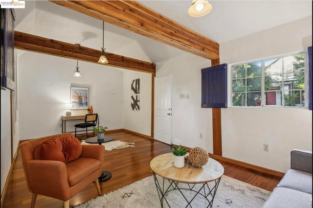 2749 E 17th St, Oakland, CA 94601