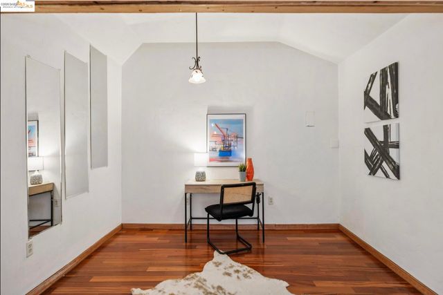 2749 E 17th St, Oakland, CA 94601