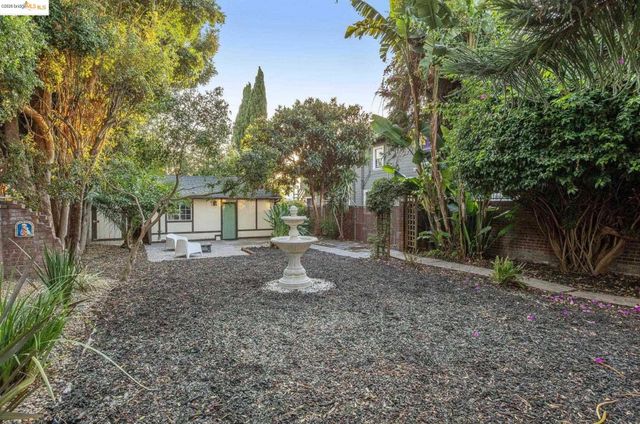 2749 E 17th St, Oakland, CA 94601