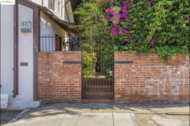 2749 E 17th St, Oakland, CA 94601
