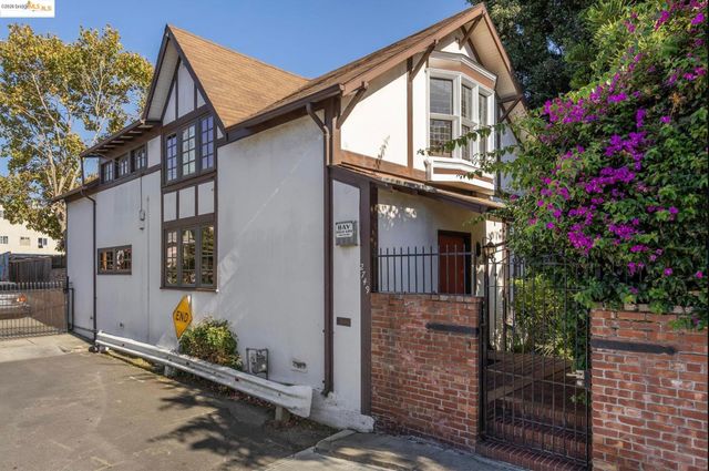 2749 E 17th St, Oakland, CA 94601