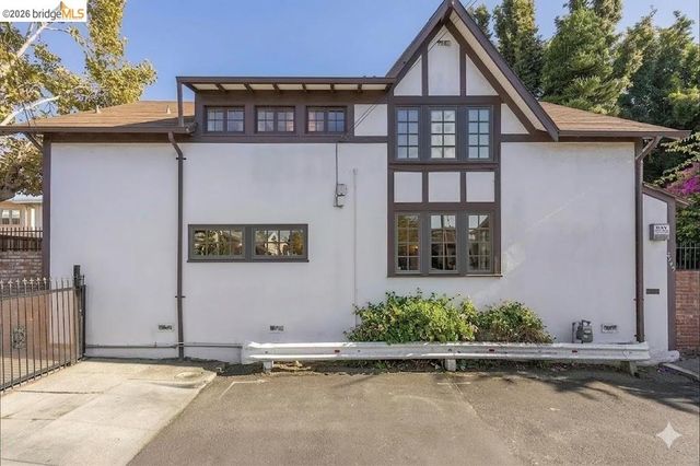 2749 E 17th St, Oakland, CA 94601