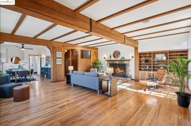 2749 E 17th St, Oakland, CA 94601