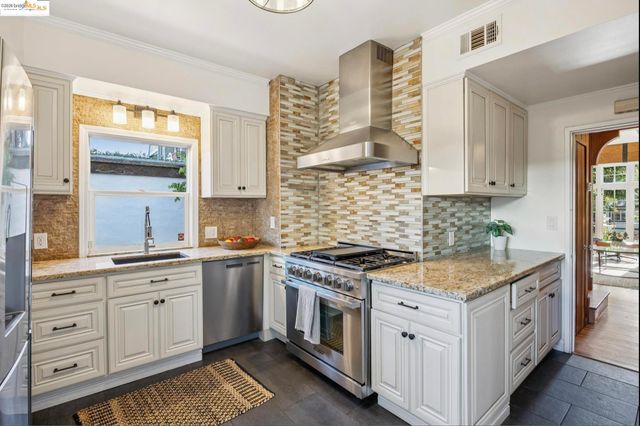 2749 E 17th St, Oakland, CA 94601