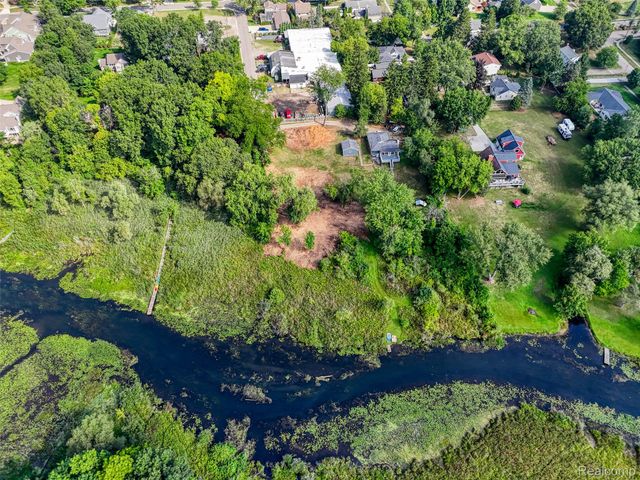 000 S Houghton St, Milford Village, MI 48381