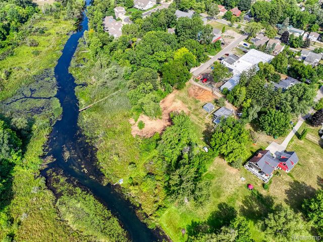 000 S Houghton St, Milford Village, MI 48381