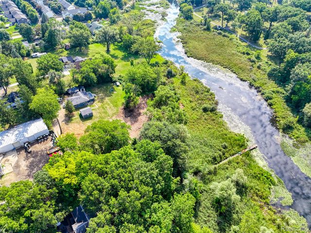 000 S Houghton St, Milford Village, MI 48381