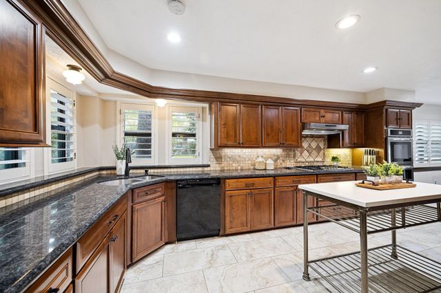 2 Chatterbird Lane, Spring, TX 77380