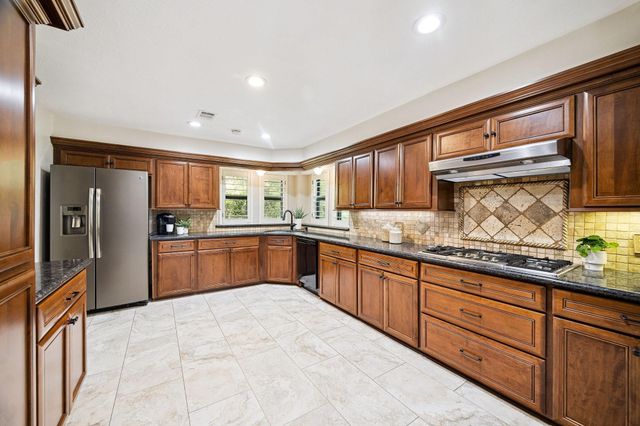 2 Chatterbird Lane, Spring, TX 77380