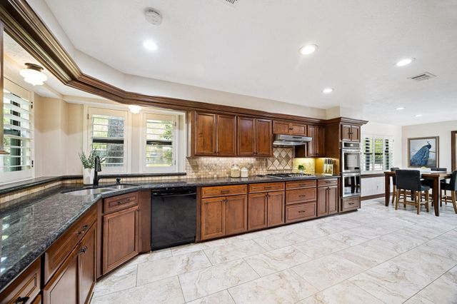 2 Chatterbird Lane, Spring, TX 77380