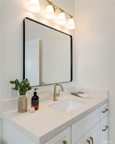 424 36th Street, Manhattan Beach, CA 90266