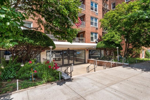 6011 Broadway Apt 5E, New York City, NY 11377