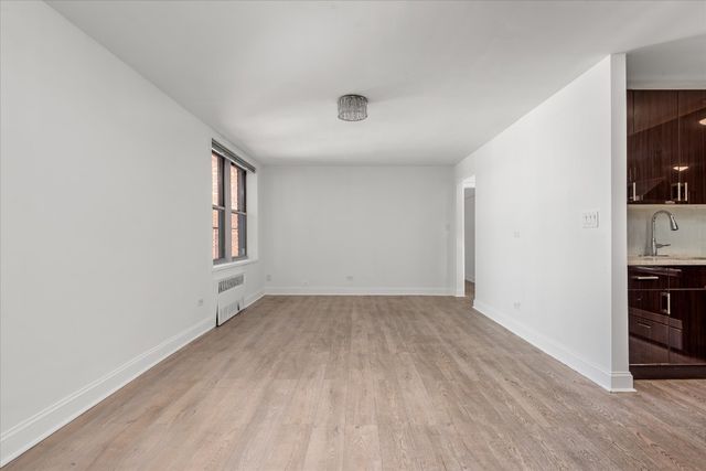 6011 Broadway Apt 5E, New York City, NY 11377