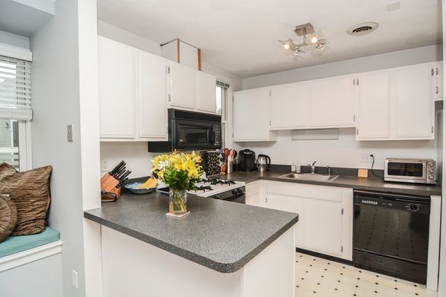 21 Concord Green 8, Concord, MA 01742