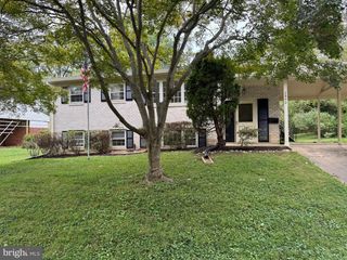 2892 BALMORAL DR, Rockville, MD 20850