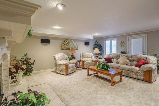 2303 Lynn Road, Excelsior Springs, MO 64024