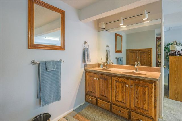2303 Lynn Road, Excelsior Springs, MO 64024