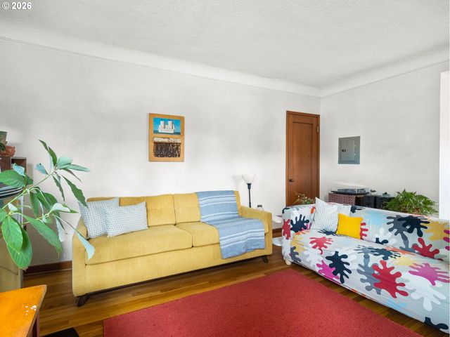 2025 Se CARUTHERS St 2, Portland, OR 97214