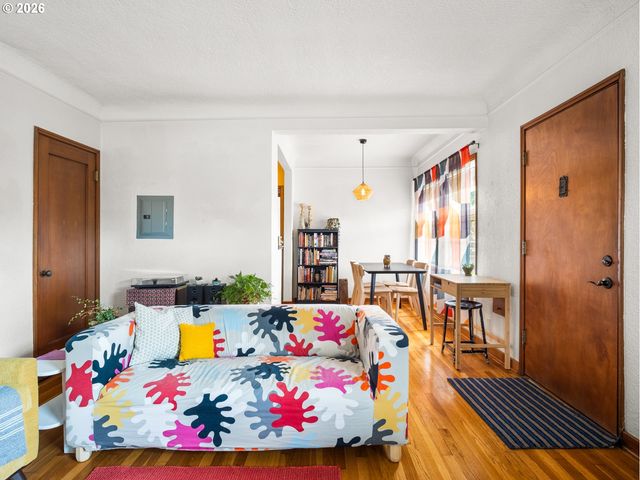 2025 Se CARUTHERS St 2, Portland, OR 97214