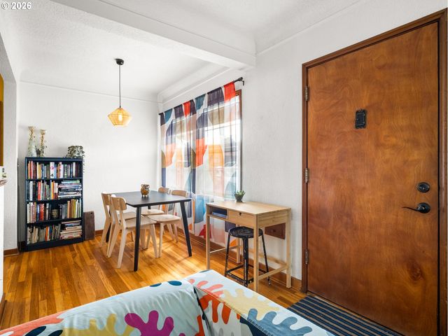 2025 Se CARUTHERS St 2, Portland, OR 97214