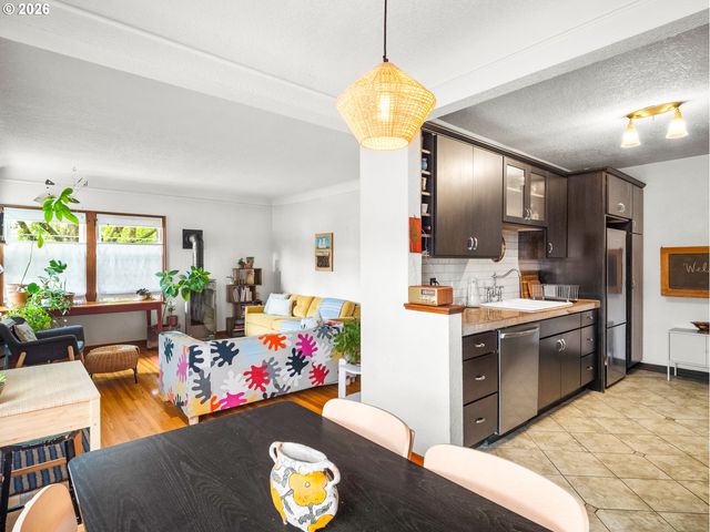 2025 Se CARUTHERS St 2, Portland, OR 97214