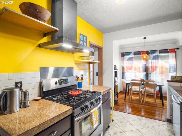 2025 Se CARUTHERS St 2, Portland, OR 97214
