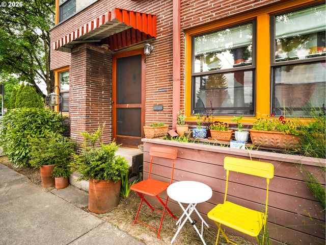 2025 Se CARUTHERS St 2, Portland, OR 97214