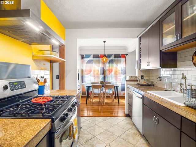 2025 Se CARUTHERS St 2, Portland, OR 97214