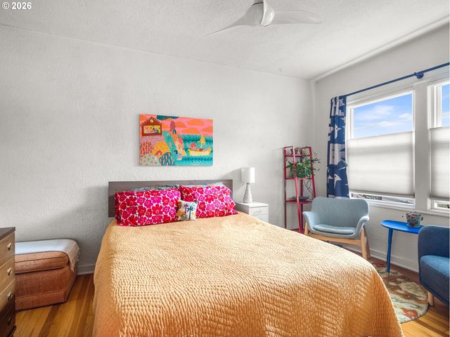 2025 Se CARUTHERS St 2, Portland, OR 97214