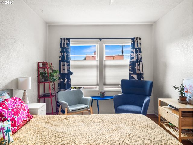 2025 Se CARUTHERS St 2, Portland, OR 97214