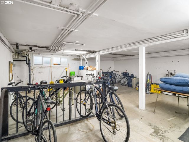 2025 Se CARUTHERS St 2, Portland, OR 97214