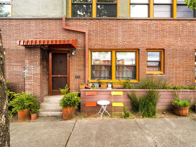 2025 Se CARUTHERS St 2, Portland, OR 97214