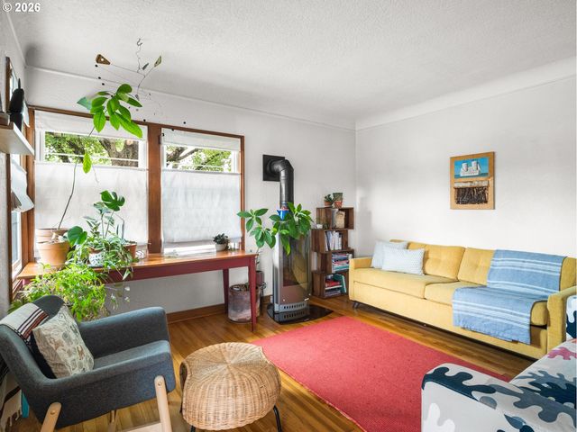 2025 Se CARUTHERS St 2, Portland, OR 97214