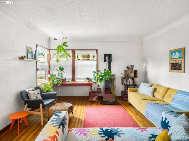 2025 Se CARUTHERS St 2, Portland, OR 97214